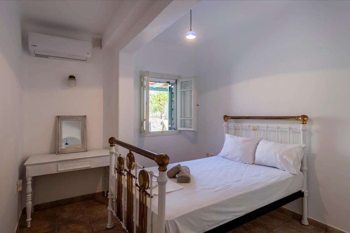 Parikia Cove Mansion Villa Buitenkant foto